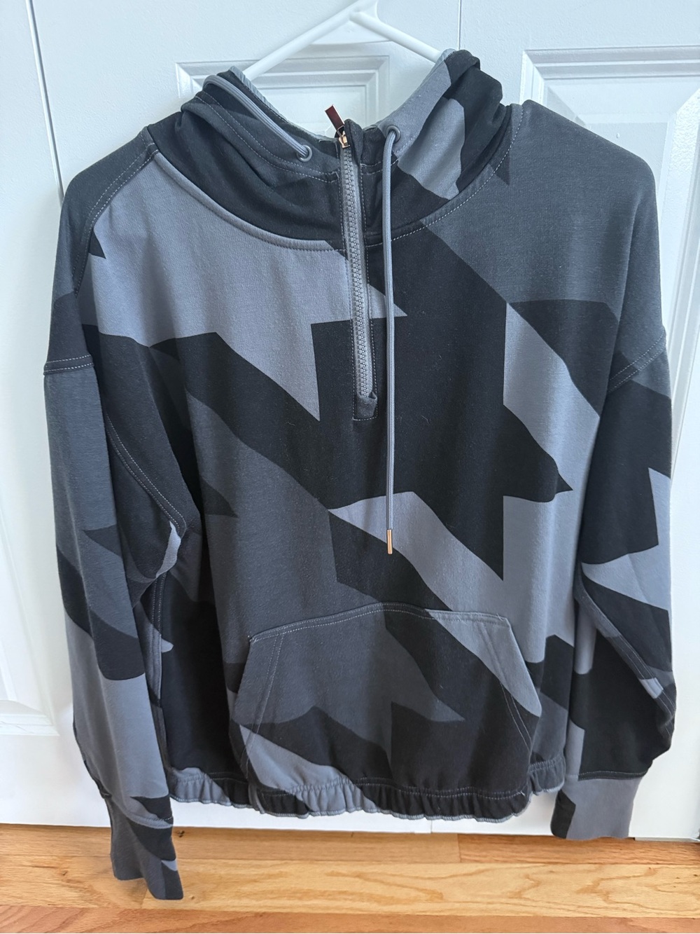 The Limited Women’s Geo-Print Pullover Hoodie in Charcoal & Black